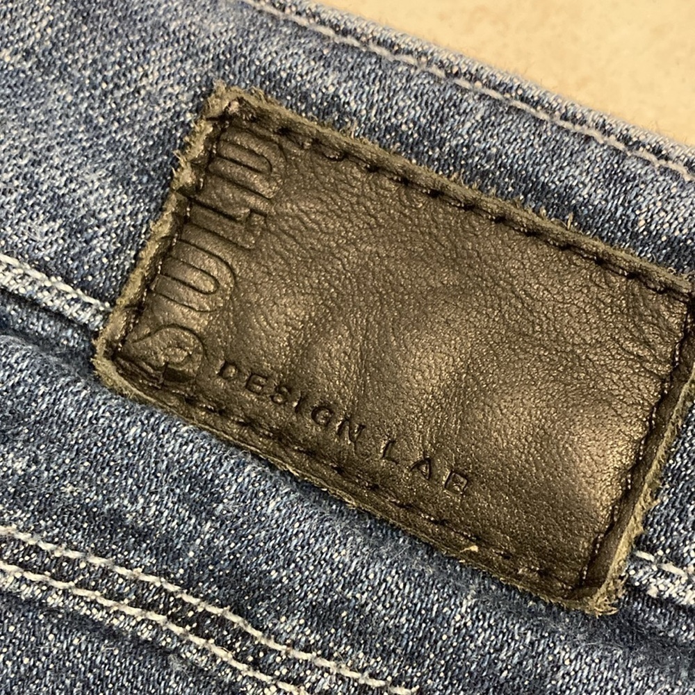 Solo Design Lab Distressed Shorts - Picture 4 of 9